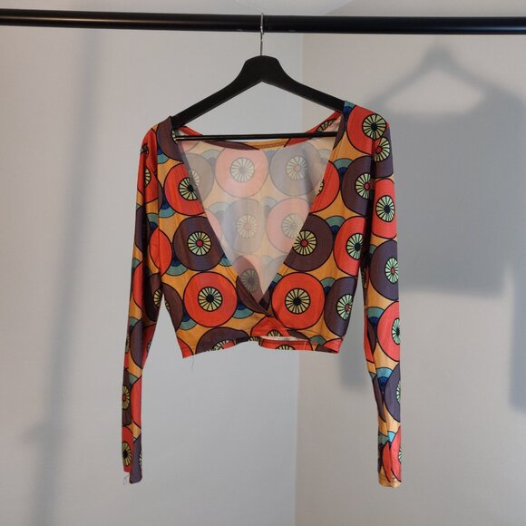 Bold Open-Back Top - Picture 2 of 3